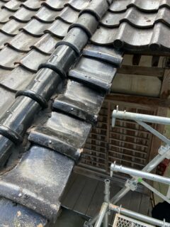 神社 瓦屋根